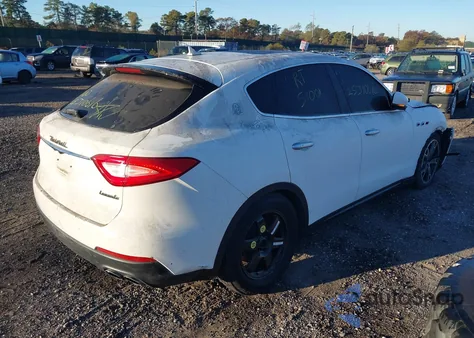 2017 Maserati Levante z USA, uszkodzony, nr VIN ZN661XUAXHX224543